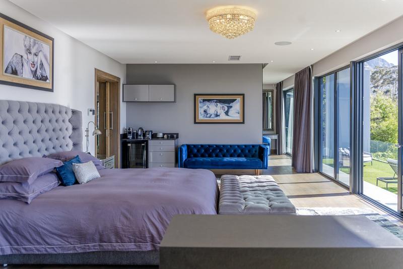 To Let 7 Bedroom Property for Rent in Zwaanswyk Western Cape